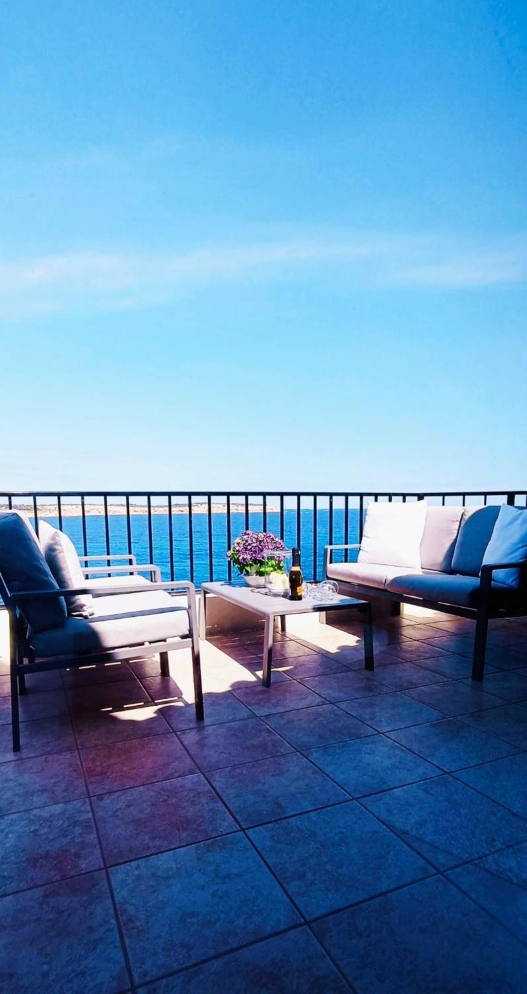 Seafront Apartment Terrace, Lounger & Panoramic Ocean Views Mellieha Exterior photo